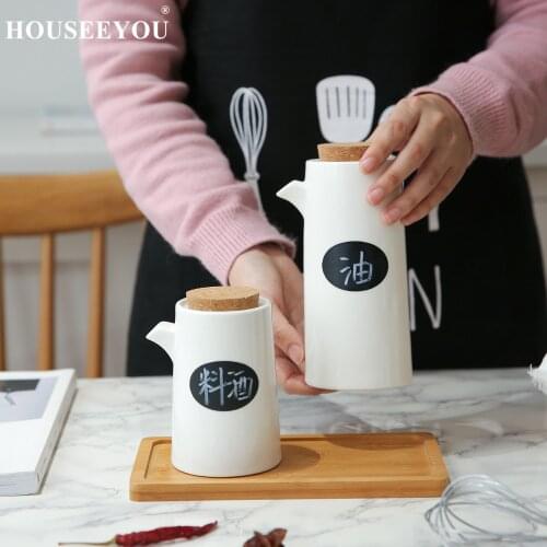 3Pcs/set White Ceramic Gravy Boats Oil Can Vinegar Bottle Sauce Jar Seasoning Pot Bamboo Holder Kitchen Restaurant Storage Tools