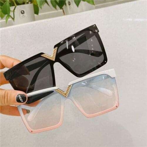 Vintage Oversized Square Sunglasses Women Fashion Luxury Designer Siamese Metal Big Frame Gradient Cute Sun Glasses UV400
