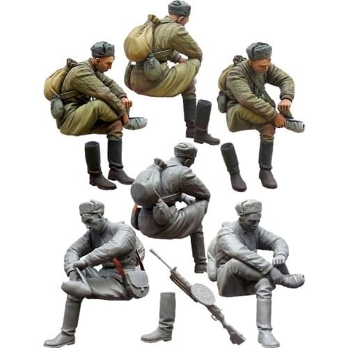 1/35 Soviet soldier on rest . WW2, Resin Model Soldier GK, WWII military themes, Unassembled and unpainted kit