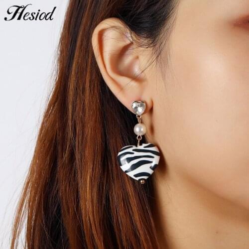 1 Pairs Crystal Imitation Pearls Black And White Striped Love Pendant New Fashion Suitable for Girls Or Ladies Gifts