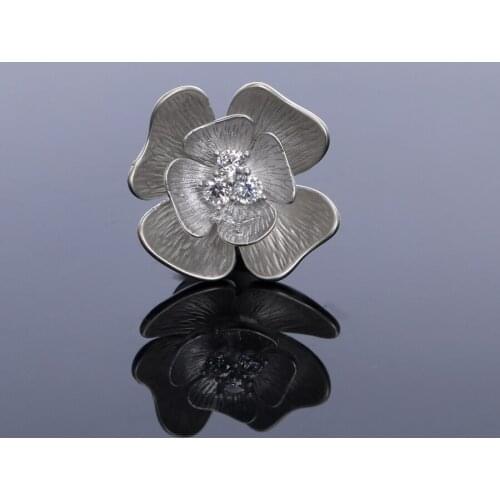 Metallic Silver color Zircons Clover Floral Collar Lapel pin brooches for women Jewelry Gifts for the new year