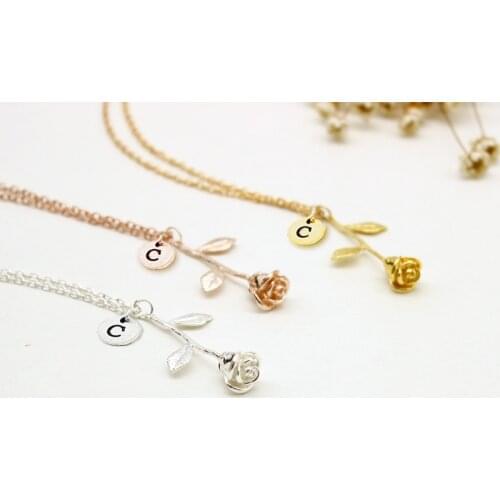 26 Letter Fashion Name Rose Engrave Letter Discs Choker Jewelry Monogram Flower Custom Necklace Pendant for Trendy Woman