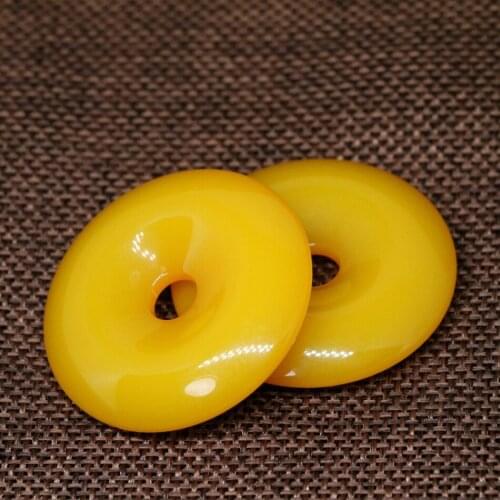 Free Shipping 4pcs 40mm Flat Round Circle Coin Peace Lucky Pendant Yellow Simulant Resin Beeswax Factory Outlet Jewelry B1892