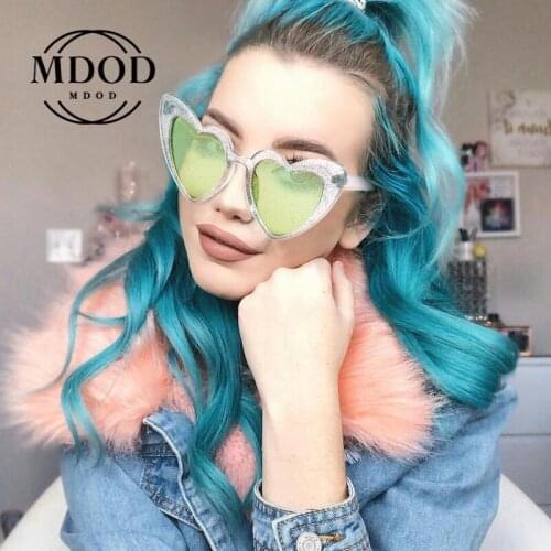 2020 Trending Big Heart Popular Heart Sharp Women Cat Eye Sunglasses Fashion Glitter Pink Glasses High Quality Shades for Female