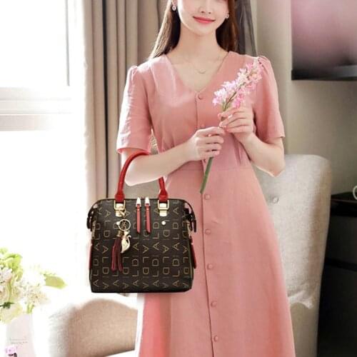 2021 New Luxury Designer Handbags For Women Fashion Letter Belt Tassel bag Famous Brand Shoulder Bag Female Ladies Tote Bag