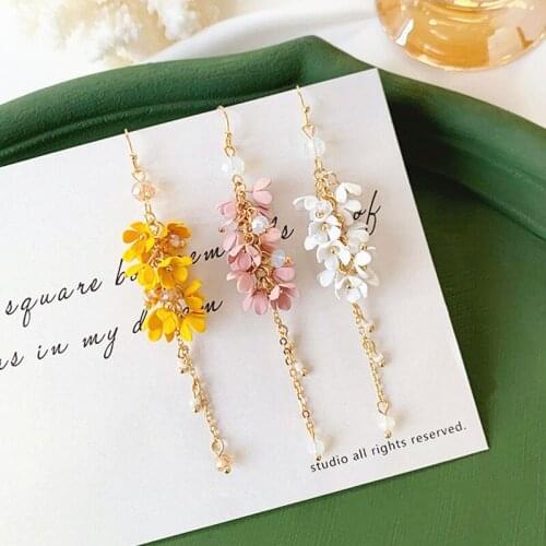 Spring and Summer Fresh Petal Tassel Clip Earrings for Women Fashion Pink Yellow Long Flower Pearls Drop Dangle Girls Jewelry