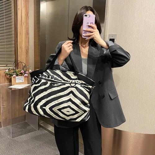 Big Size Zebra Pattern Shoulder Bag for Women Famous Designer Large Pu Leather Tote Bags Female Stylish Wide Strap Crossbody Bag