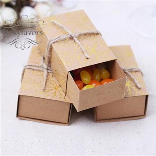 FREE SHIPPING 100PCS Autumn Theme Kraft Gold Maple Leaf Candy Boxes Boda Party Favors Box Wedding Reception Decoration Supplies