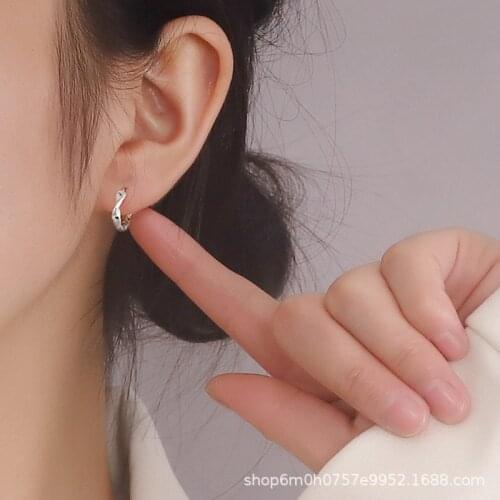 Fashion 925 Sterling Silver Hot Sale Korean Twisted Earrings Simple Temperament Exquisite Women Sexy Jewelry Gift