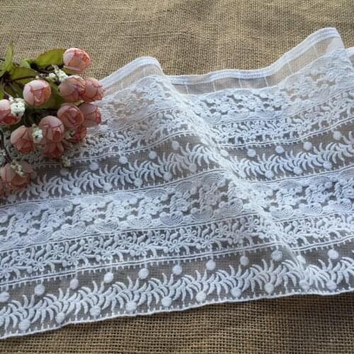 5 Yards Retro Ivory White lace trim, graceful floral pattern, Floral Embroidered Lace, Bridal Veil Lace Trim