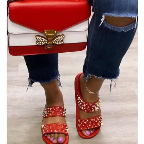 Send free 2020 new women fashion summer rivets open toe flat womens beach shoes outdoor lightweight non-slip womens slippers