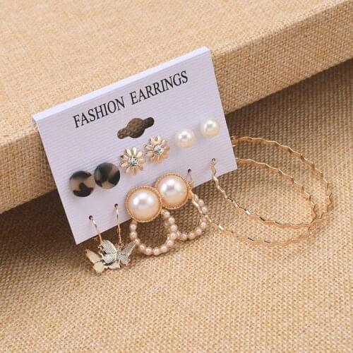 Fashion Pearl Hoop Earrings Set New Butterfly Pearl and Circle Earrings Simple Acrylic Plate Small Flower Stud Earrings