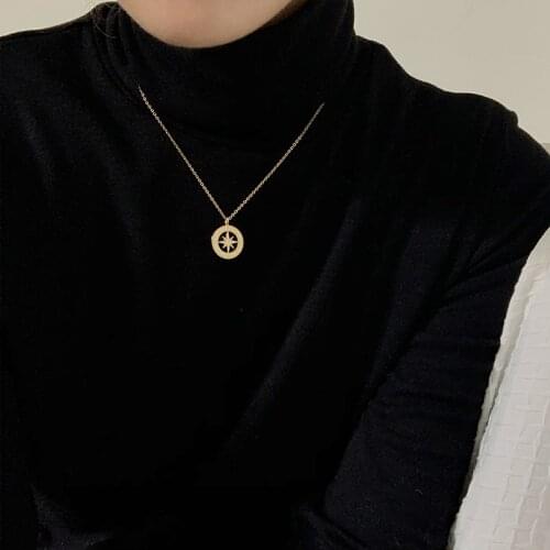 2019 New Personality Simple Retro Venus Mango Gold Coin Necklace Autumn Winter Sweater Chain Necklace Gift