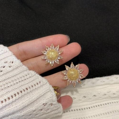 USTAR New Crystal Sunflower Compact Stud Earrings For women Shiny Rhinestone Earring Party Wedding Fashion Jewelry gifts