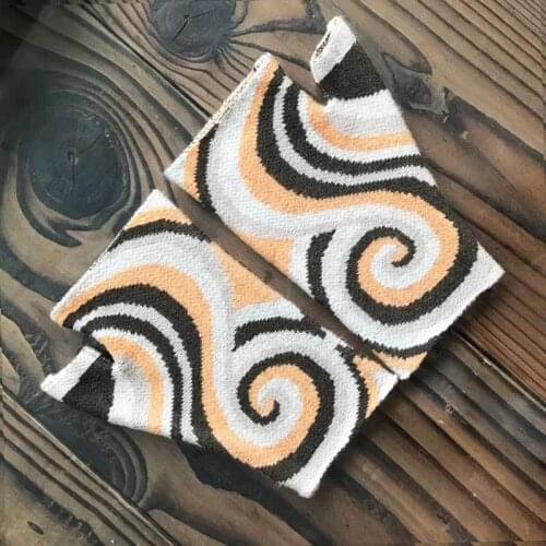 2020 New Hand MadeWomens Embroidered Warm Knit Spiral Jacquard Wool Winter Gloves