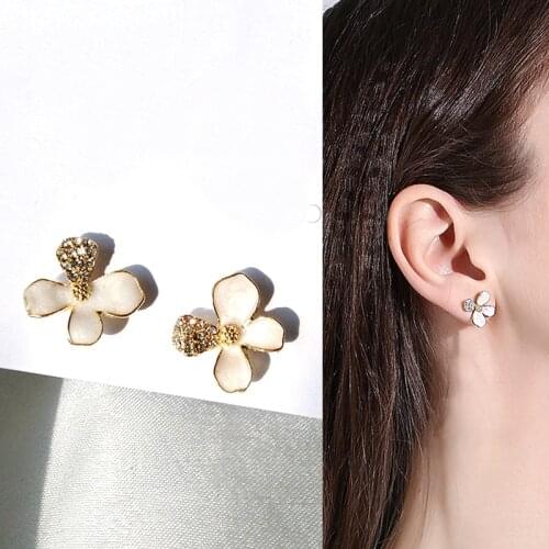 Korean Style Small White Flower Earrings For Kids Girls Mini Cute Rhinestone Camellia Flower Clip On Earrings For Women