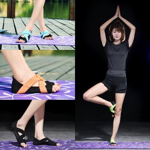 2020 New Arrival Casual Yoga Shoes Women Five Toes Finger Pilates Shoes Fitness Cross Straps Indoor Non Slip Gym Yoga Socks