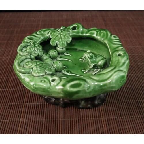 Exquisite Interesting Chinese Classical Green Glaze Frog Grapes Decorative Porcelain Pen-wash/ Pot