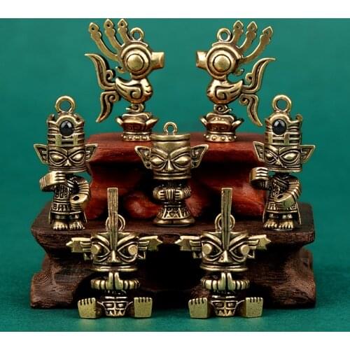 Sanxingdui pure brass keychain bronze man mask god bird antique antique collection brass ornaments praying for priests