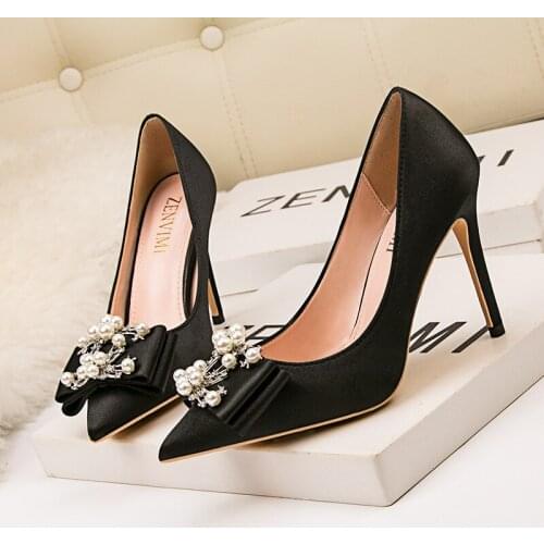 Meriahzheng 10CM 2021 Fashion High-heeled Satin Pointed Toe Shallow Mouth Womens Shoes Sexy Banquet Pearl Bow Singles Shoes ZWM