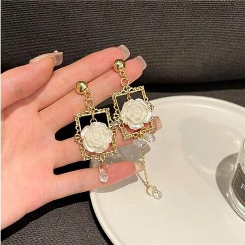 Korean Asymmetric Geometric Frame Flower Clip Earrings Female Retro White Rose Long Clip Earrings Without Pierced Ear Clip Women