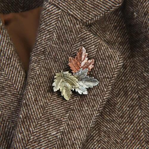 Simple fashion retro three-color maple leaf brooch women girls glamour exquisite collar lapel pin party costume accessories