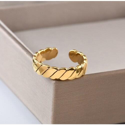 316L stainless steel Take a bath without removing The INS ring is light, luxurious and advanced with adjustable open ring tide