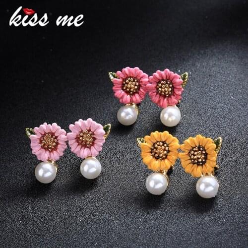 KISS ME 3 Colors Enamel Flower Clip Earrings Brand Design Copper Material Imitation Pearl Earrings for Women Jewelry Gift