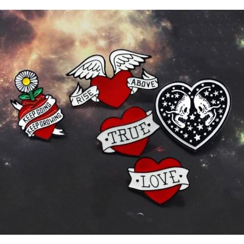 Creative Red Heart Pins Brooch Skull Badges Jacket Backpack Jewelry Jackets Lapel Pin Decoration Badge Fashion Jewelry Gift