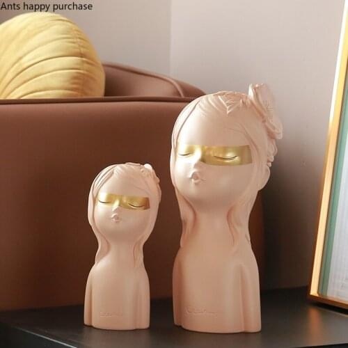 Modern Home Decoration Blindfolded Girl Figure Statue Desktop Ornaments Living Room Medal Boy Girl Sculpture Decoration Crafts