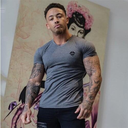 2021 Mens Design Fashion Summer Top Quality Cotton V-neck T-shirt Casual Classic Clothing Sport Running Short Sleeve Tshirt