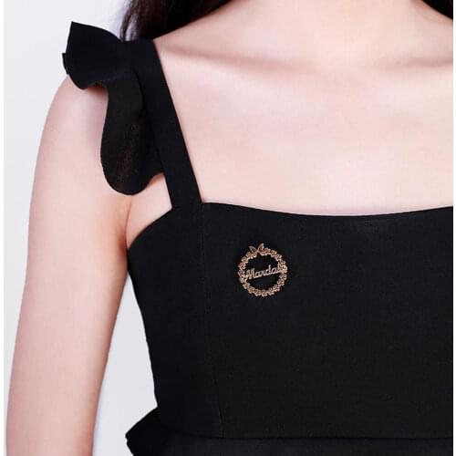 Personalized Brooch For Women Custom Name Accessories Cute Wreath Butterfly Pin Stainless Steel Jewelry Bridesmaid Fashion Gift