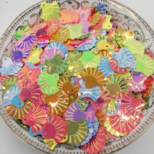 LNHOME 50g/lot 15mm Maple Leaf Sequins Mix Colors Sector Flat Sequins Clothing Sewing Garment Accessories Sequins Wholesale