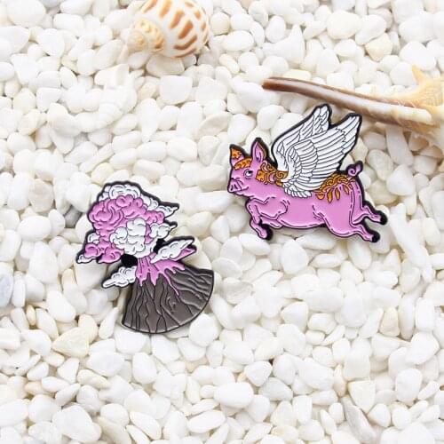 Creative Fun Pink Animal Pig Enamel Pins Mountain Peak Volcano Eruption Cloud Alloy Brooches Punk Badge Jewelry Woman gifts