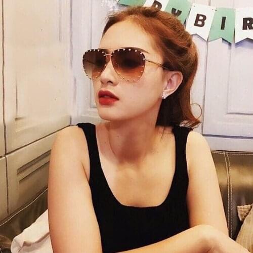 QPeClou 2020 New Vintage Metal Rivet Sunglasses Women Fashion Big Frame Pilot Sun Glasses Men Brand Designer Punk Oculos De Sol