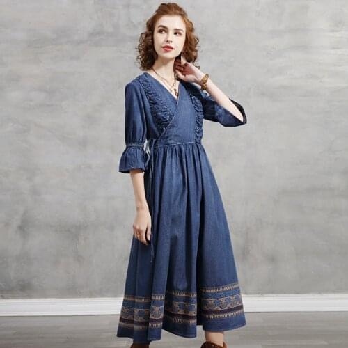 Johnature Women Denim Dresses V-Neck Three Quarter Sleeve Embroidered Belt Clothing 2021 Spring Autumn Vintage Solid Color Dress