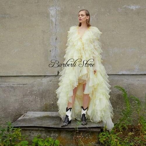 Fashion Light Yellow Ruffles Tulle Prom Dress Modern High Low Lush Mesh Summer Party Gowns Tiered Draped V-neck Prom Gowns