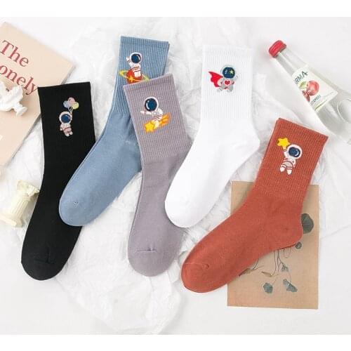 2021 Fashion Harajuku Spring and Autumn Unisex Socks Korea Colorful Embroidered Astronaut Plain Couple Socks Happy Woman