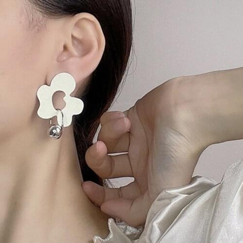 VSnow French Vintage Blue White Irregular Flower Dangle Earring for Women Hollow Round Beaded Enamel Geometric Earring Jewelry