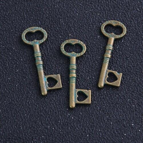 8pcs/lot 32*11mm 2015 Lovely Heart Key Pendant Charms Antique Green Vintage Metal Jewelry Accessories Wholesale