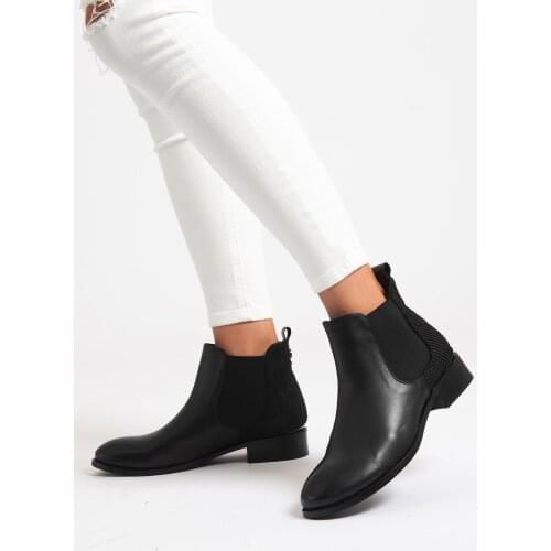 CZ London Genuine Leather Female So Wheel Boat Metal Detail Dotted Texture