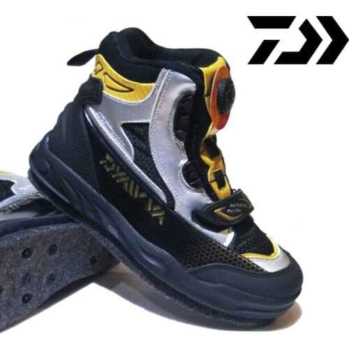 2021 New Daiwa Outdoor Rubber Fishing Boots For Men Fishing Shoes With Changeable Soles Waterproof Boots Warm Fishing Waders