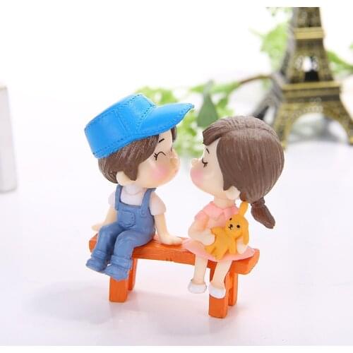 1pair Lovers Mini Ornaments Miniatura Toy Garden Sweety Kiss Couple Miniature Pvc Craft Micro Toys for Children DIY