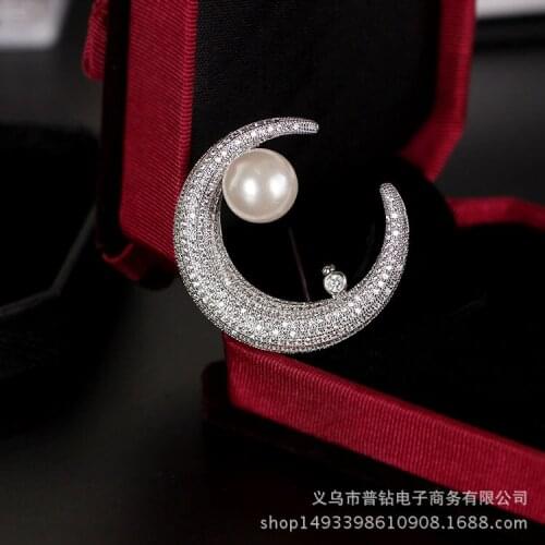 New high-grade zircon rhinestone pearl moon pin brooch for female fashion costume accessories
