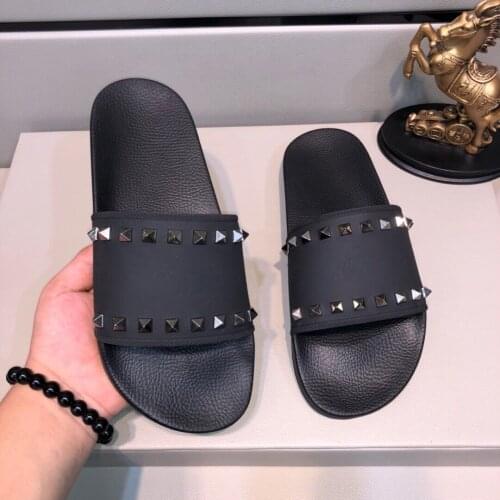 Rivet slippers mens summer wear one-word slippers beach shoes non-slip thick-soled wild couple slippers womens shoes size35-45