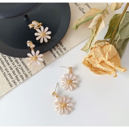 High Grade Crystal Daisy Pendant Earrings For Women Girls Fashion temperament Flower Charms Stud Ear Jewelry Party Gifts