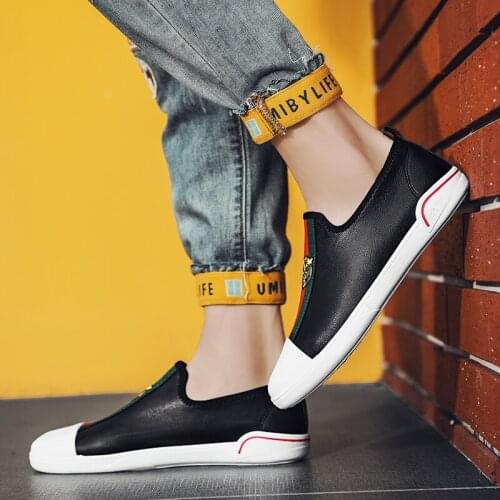 Fashion Shoes Men Brand Boat Footwear Men Shoes Male Outdoor Comfy Slip-on Driving Men Casual Designer Sneakers Waterproof