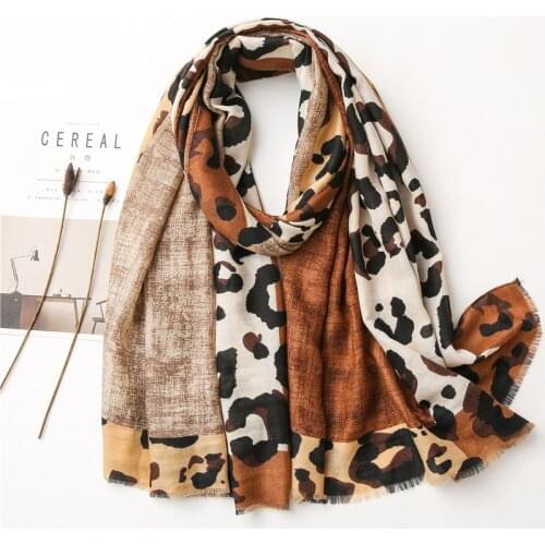 2021 fashion print summer ladies cotton scarf leopard print headscarf shawl and shawl women wrinkle Echarpe designer headscarf