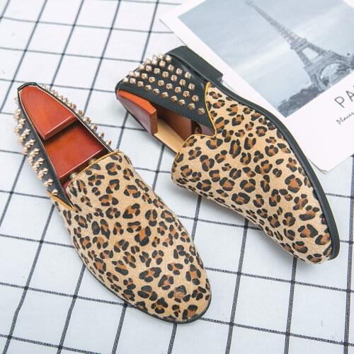 2021 Luxury Men Leather Shoes Fashion Leopard Print Loafers Men Slip-On Party Casual Shoes Large Size Designer Rivet Dress Shoes