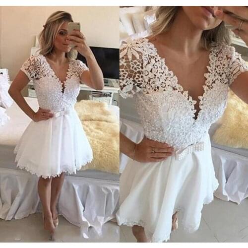 Sexy Deep V Neck White Lace Short Homecoming Dress With Pearls Short Sleeves Mini Cocktail Prom Party Gowns